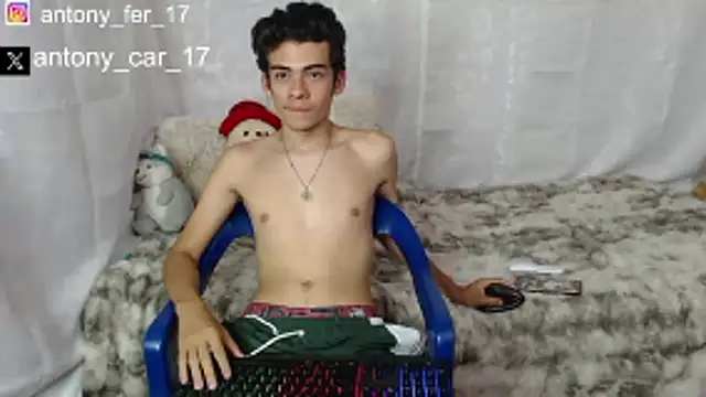 Snapshot of Rimuru17 chatting on 10.23.25 Rimuru17 online show from 10.23.25