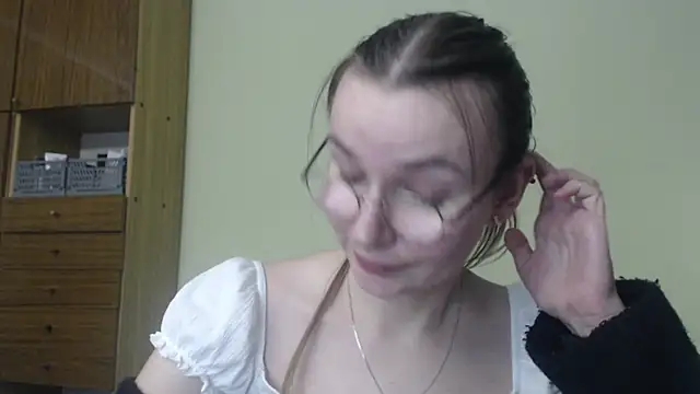 LooveELLYx online show from 12.20.24