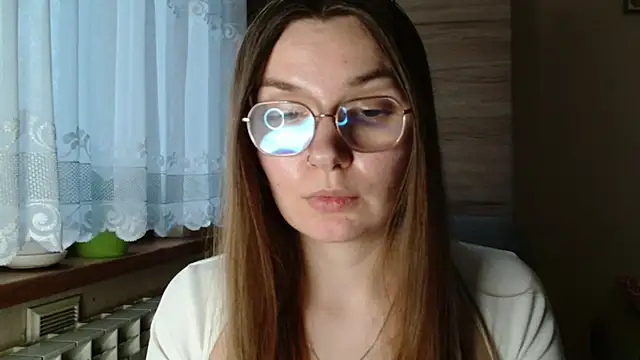 LooveELLYx online show from 12.03.25