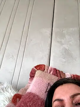 Snapshot of Desire-XOXOX chatting on 09.22.25 Desire-XOXOX online show from 09.22.25