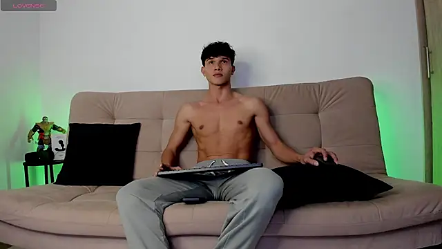 2Amateur Guys online show from 11.20.25