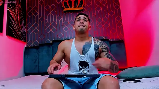 king falconer online show from 09.23.25