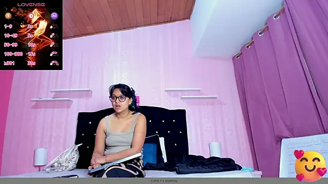 Snapshot of Azul_Moon chatting on 09.13.25 Azul Moon online show from 09.13.25