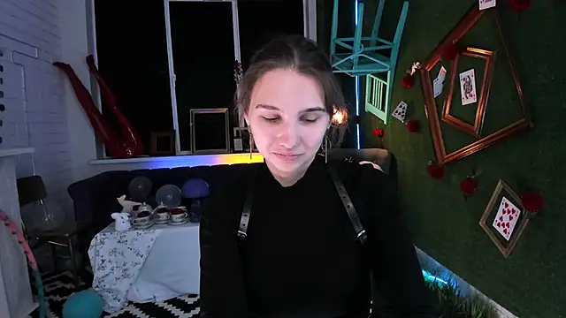 Snapshot of TessaMill chatting on 09.26.25 TessaMill online show from 09.26.25