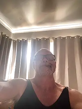 Snapshot of kyzabobo chatting on 11.29.25 kyzabobo online show from 11.29.25