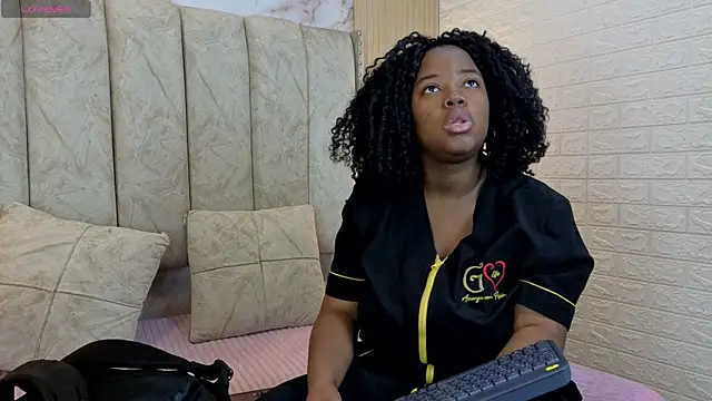 Snapshot of kiarazafira chatting on 10.07.25 kiarazafira online show from 10.07.25