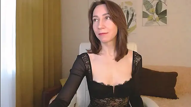 Snapshot of GoodGlamorGirl chatting on 02.13.25 GoodGlamorGirl online show from 02.13.25