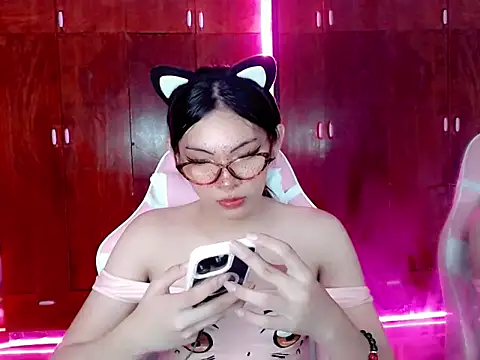 Snapshot of Miss_hornydolly chatting on 10.02.25 Miss hornydolly online show from 10.02.25