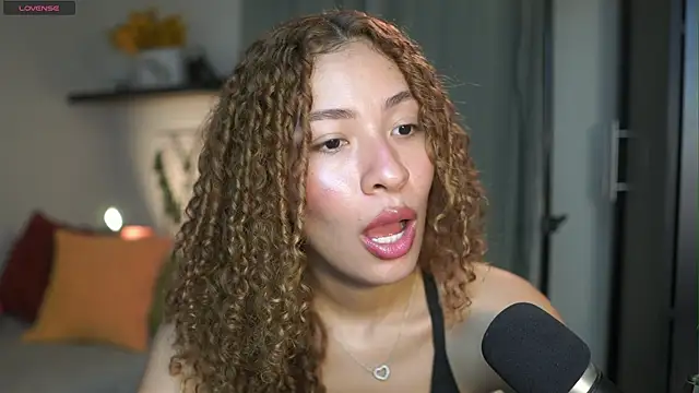 Snapshot of isabella-garcia- chatting on 09.11.25 isabella-garcia- online show from 09.11.25