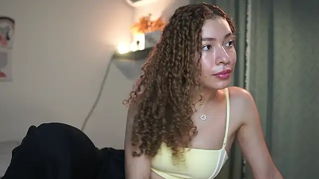 Snapshot of isabella-garcia- chatting on 09.13.25 isabella-garcia- online show from 09.13.25