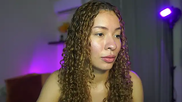 Snapshot of isabella-garcia- chatting on 09.23.25 isabella-garcia- online show from 09.23.25