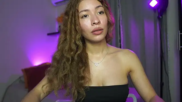 Snapshot of isabella-garcia- chatting on 09.25.25 isabella-garcia- online show from 09.25.25