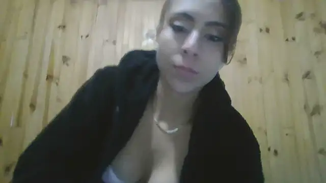 Snapshot of Roselingalvis13 chatting on 10.04.25 Roselingalvis13 online show from 10.04.25