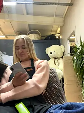 Snapshot of CandyVice chatting on 10.08.25 CandyVice online show from 10.08.25