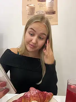 Snapshot of CandyVice chatting on 10.30.25 CandyVice online show from 10.30.25