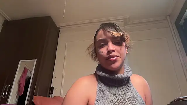 Snapshot of AlyCakes212 chatting on 11.07.25 AlyCakes212 online show from 11.07.25