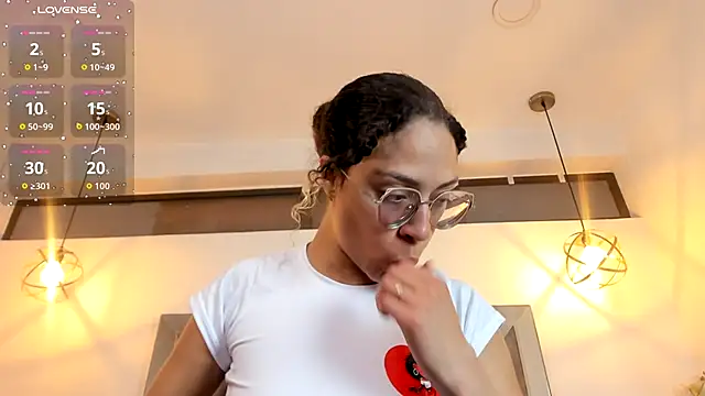 Snapshot of Hanna_Cornee_ chatting on 10.10.25 Hanna Cornee online show from 10.10.25