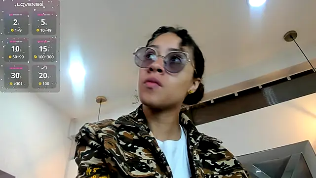 Snapshot of Hanna_Cornee_ chatting on 10.17.25 Hanna Cornee online show from 10.17.25