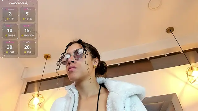 Snapshot of Hanna_Cornee_ chatting on 10.18.25 Hanna Cornee online show from 10.18.25