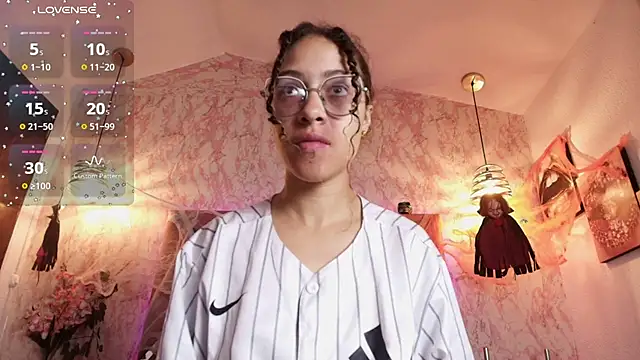 Snapshot of Hanna_Cornee_ chatting on 10.28.25 Hanna Cornee online show from 10.28.25