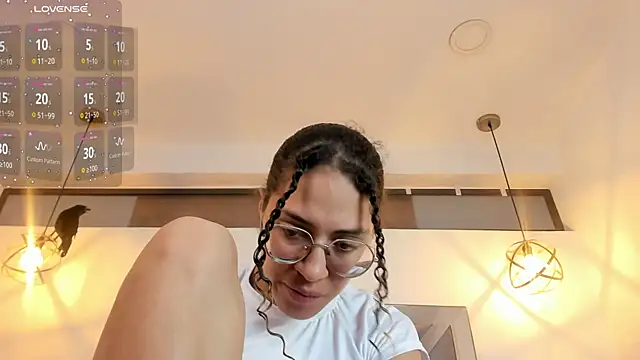 Snapshot of Hanna_Cornee_ chatting on 10.30.25 Hanna Cornee online show from 10.30.25