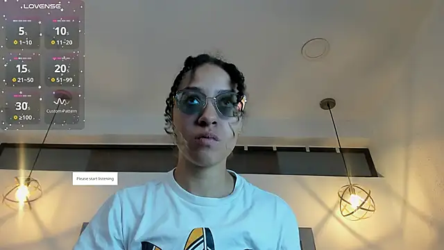 Snapshot of Hanna_Cornee_ chatting on 11.05.25 Hanna Cornee online show from 11.05.25