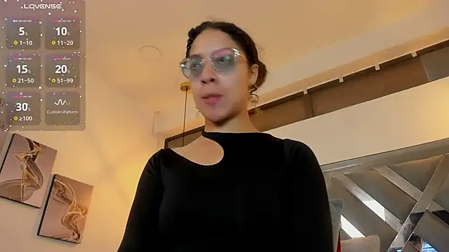 Snapshot of Hanna_Cornee_ chatting on 11.06.25 Hanna Cornee online show from 11.06.25