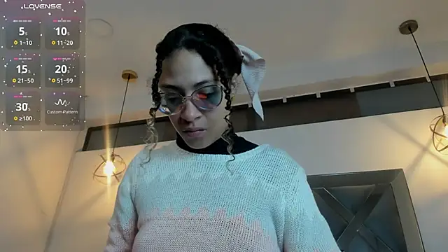 Snapshot of Hanna_Cornee_ chatting on 11.11.25 Hanna Cornee online show from 11.11.25