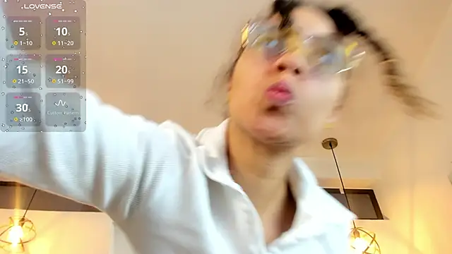 Snapshot of Hanna_Cornee_ chatting on 11.17.25 Hanna Cornee online show from 11.17.25