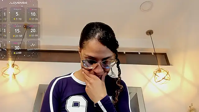 Snapshot of Hanna_Cornee_ chatting on 11.19.25 Hanna Cornee online show from 11.19.25