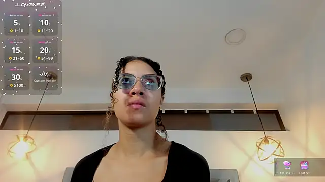 Snapshot of Hanna_Cornee_ chatting on 11.20.25 Hanna Cornee online show from 11.20.25