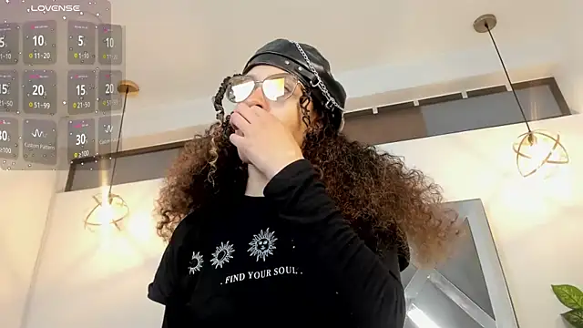 Snapshot of Hanna_Cornee_ chatting on 11.24.25 Hanna Cornee online show from 11.24.25