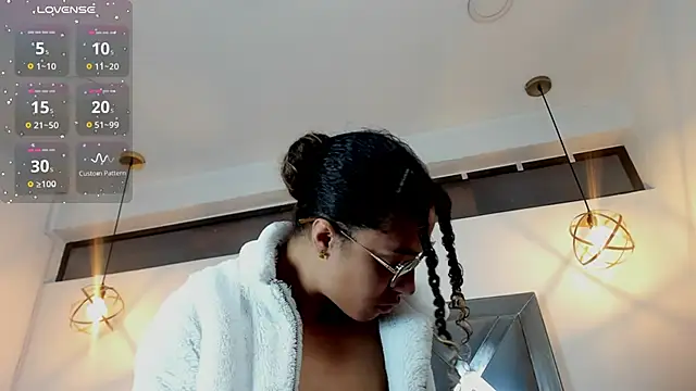 Snapshot of Hanna_Cornee_ chatting on 11.26.25 Hanna Cornee online show from 11.26.25