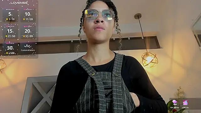 Snapshot of Hanna_Cornee_ chatting on 11.29.25 Hanna Cornee online show from 11.29.25