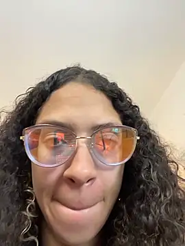 Snapshot of Hanna_Cornee_ chatting on 11.30.25 Hanna Cornee online show from 11.30.25