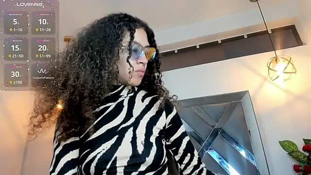 Snapshot of Hanna_Cornee_ chatting on 12.01.25 Hanna Cornee online show from 12.01.25