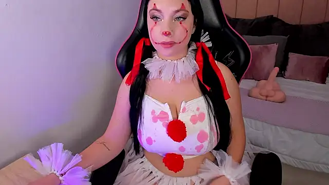 cloe weiss online show from 10.31.25