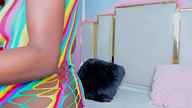 Snapshot of Aurora-Queen chatting on 10.07.25 Aurora-Queen online show from 10.07.25