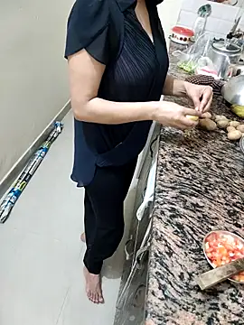 Snapshot of Pihu_Chopra chatting on 09.29.25 Pihu Chopra online show from 09.29.25