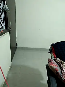 Snapshot of Pihu_Chopra chatting on 10.05.25 Pihu Chopra online show from 10.05.25