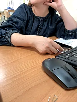 PhuongNhi21 online show from 10.30.25