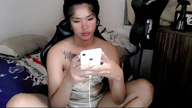 Snapshot of Cutierhyxx chatting on 10.14.25 Cutierhyxx online show from 10.14.25