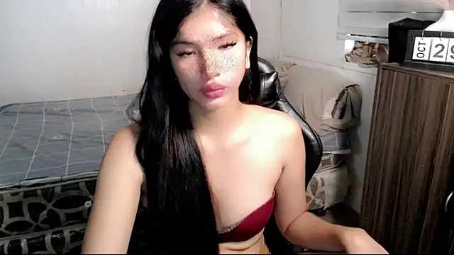 Snapshot of Cutierhyxx chatting on 10.29.25 Cutierhyxx online show from 10.29.25