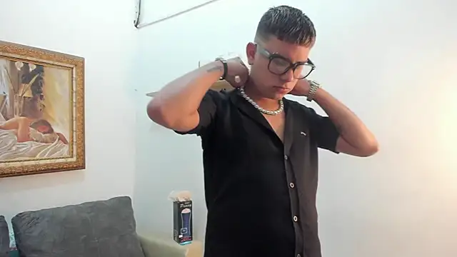 Snapshot of DavilANDkevin2 chatting on 10.18.25 DavilANDkevin2 online show from 10.18.25