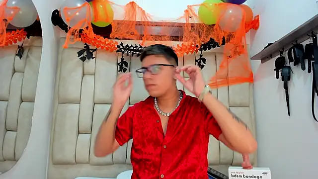 Snapshot of DavilANDkevin2 chatting on 10.24.25 DavilANDkevin2 online show from 10.24.25