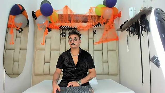 Snapshot of DavilANDkevin2 chatting on 10.27.25 DavilANDkevin2 online show from 10.27.25