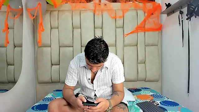 Snapshot of DavilANDkevin2 chatting on 11.02.25 DavilANDkevin2 online show from 11.02.25