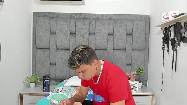 Snapshot of DavilANDkevin2 chatting on 11.05.25 DavilANDkevin2 online show from 11.05.25