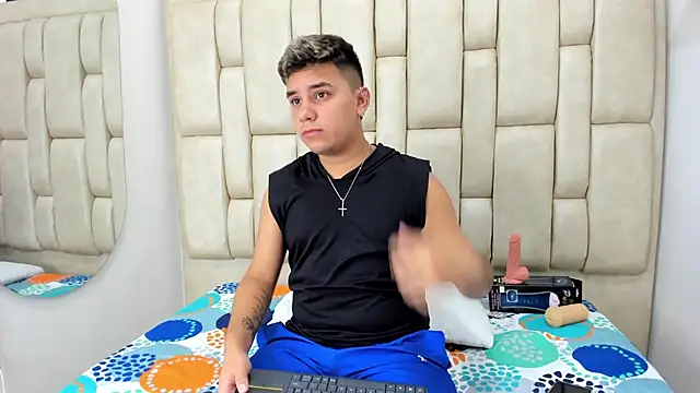 Snapshot of DavilANDkevin2 chatting on 11.14.25 DavilANDkevin2 online show from 11.14.25