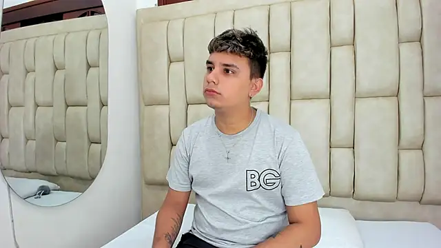 Snapshot of DavilANDkevin2 chatting on 11.25.25 DavilANDkevin2 online show from 11.25.25